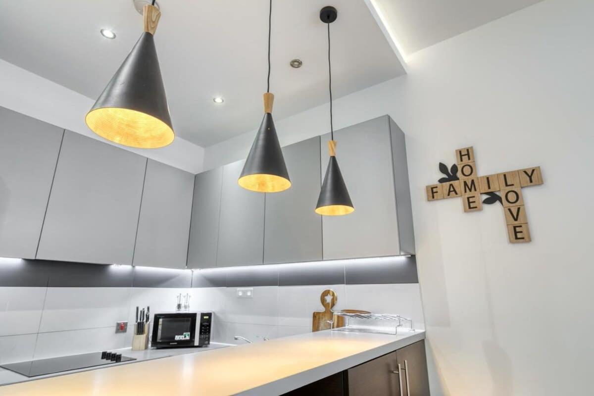 Modern 1 Bedroom Apartment In Central Woking Exterior photo